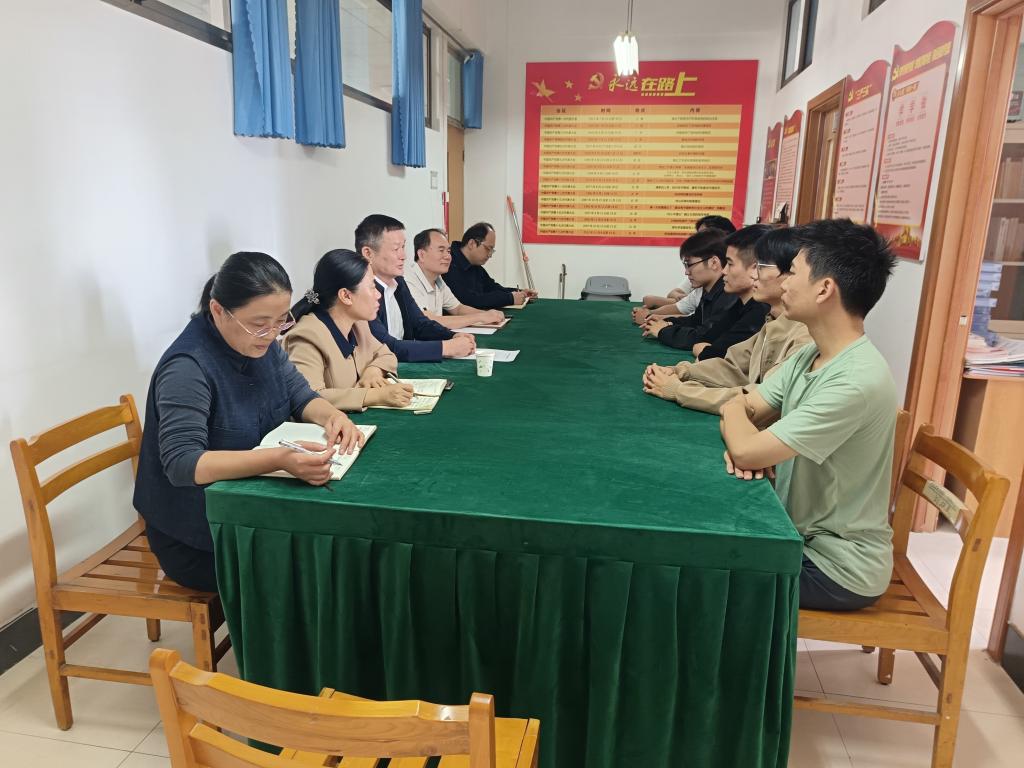 闫昕到联系班级讲授安全教育“第一课”暨思政课2.png