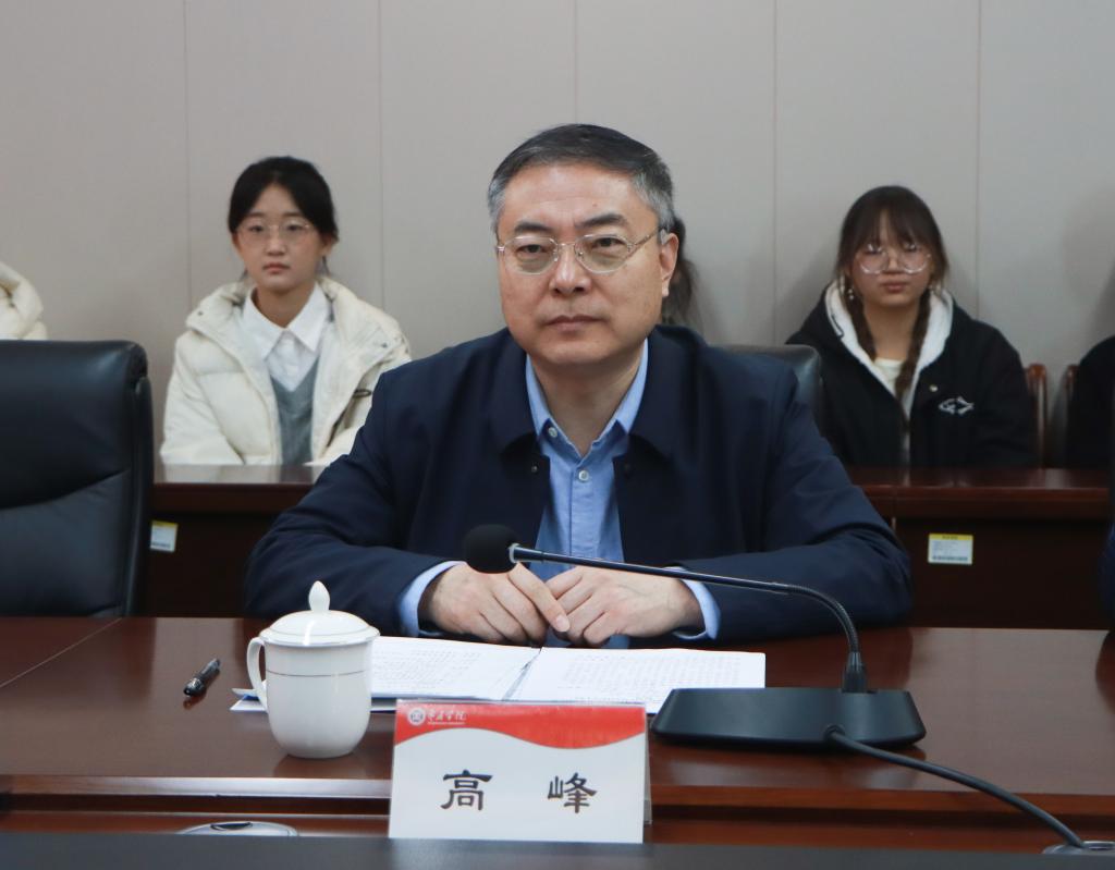 大众报业集团党报党端进校园暨市委网信办与枣庄学院战略合作签约仪式 (2).jpg