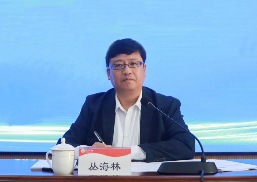 20250410我校召开2025年第一季度硕士学位授权点申报工作汇报会4444.jpg