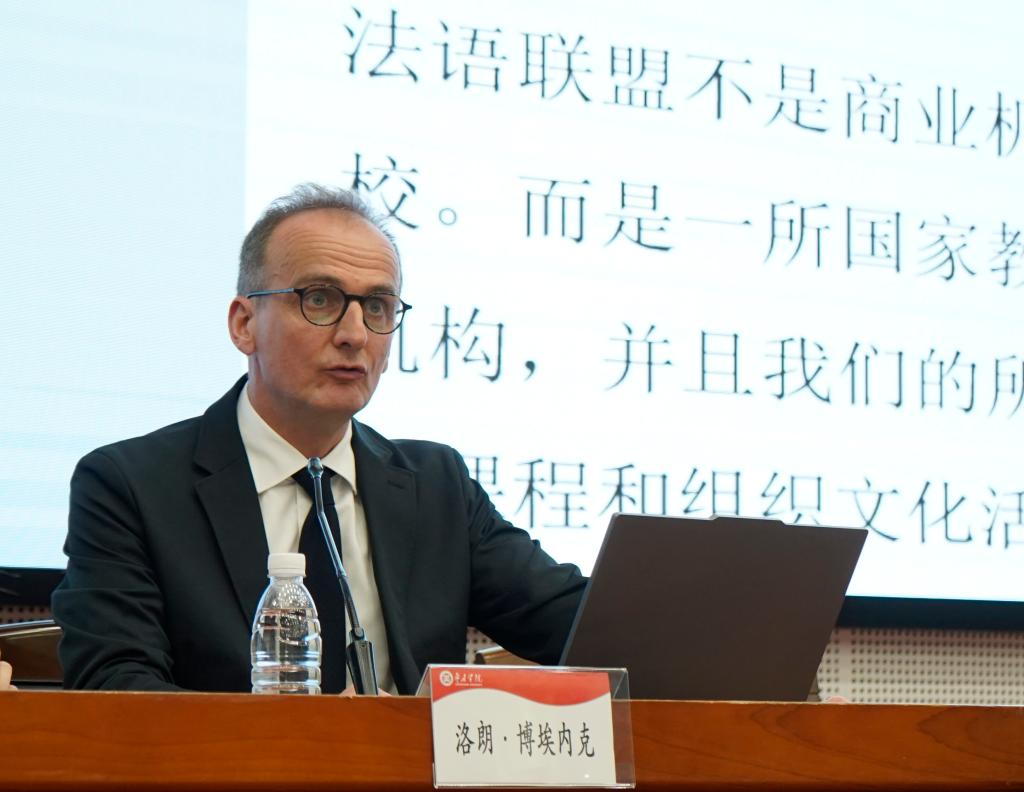 20260928中法学院学术报告-参观-文化交流6.JPG