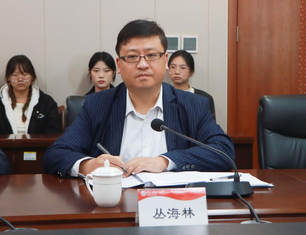 大众报业集团党报党端进校园暨市委网信办与枣庄学院战略合作签约仪式 (5).jpg